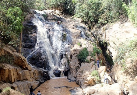 Đu dây vượt thác Hang Cọp, du khách nước ngoài và hướng dẫn viên tử nạn