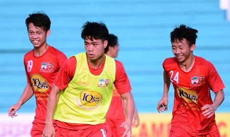 Tin bóng đá HOT sáng 25/2: HAGL thận trọng trước Long An