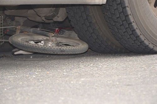 Đà Nẵng: Cuốn vào gầm xe container, nữ sinh lớp 8 tử vong