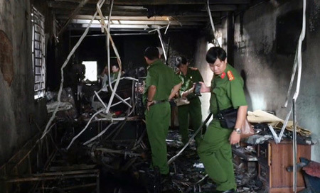 Vụ cháy nhà chết 4 người tại Bình Dương: Bộ CA khám nghiệm hiện trường