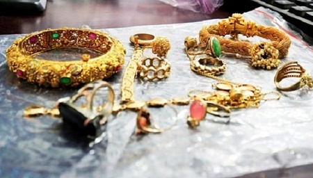 Bắt khẩn cấp tài xế taxi đột nhập nhà khách trộm vàng