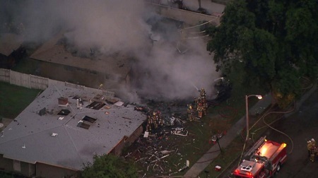 Mỹ: Máy bay lao xuống nhà dân, nổ như bom