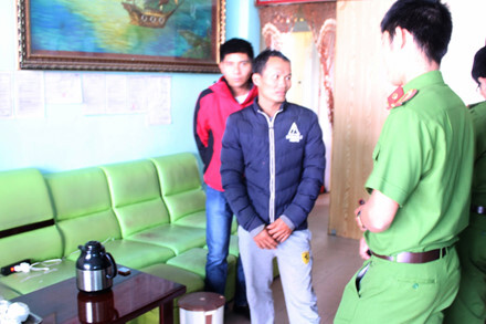 Bị đánh chảy máu miệng vì tát nhân viên massage