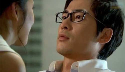 Chồng kiếm 30 triệu/tháng vẫn keo kiệt với vợ từng đồng cho đến khi mất