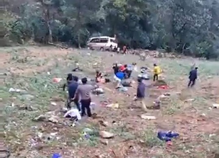 Vụ xe khách rơi xuống vực: 1 người chết, 19 người bị thương