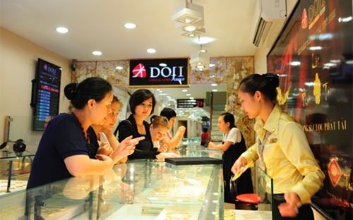 Giá vàng hôm nay 4/3: Vàng tiếp tục trên đà