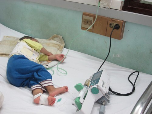 Bệnh ho gà bùng phát: Trẻ mắc ho gà và tử vong do ho gà tăng cao