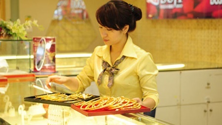 Giá vàng hôm nay 7/3: Vàng SJC giảm thêm 130 nghìn/lượng