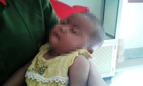 Bà ngoại bán cháu gái lấy 20 triệu để trả nợ