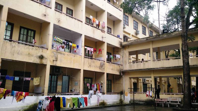 Bé gái 3 tuổi nguy kịch vì ngã từ cửa sổ tầng 3 bệnh viện