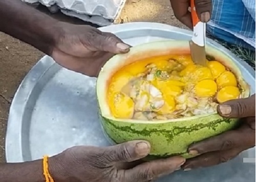 Vợ đứng hình trước món “dưa hấu om trứng” vi diệu của chồng