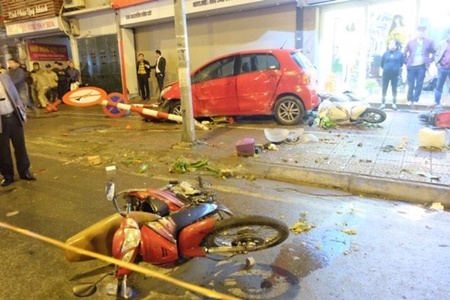 Xác định nguyên nhân vụ tai nạn liên hoàn khiến 6 người trọng thương ở Hà Nội