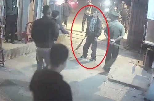 Phụ xe mang hung khí “đại náo” bến xe Vinh khi bị nhắc nhở