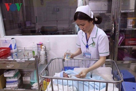 Sản phụ bỏ con sơ sinh cùng lời nhắn