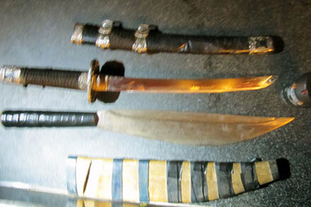 Không được tiếp viên trẻ phục vụ, nhóm côn đồ vác hung khí đến trả thù