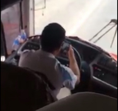 Tài xế chơi game,