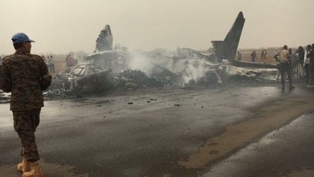 Tất cả hành khách sống sót kỳ diệu trong vụ máy bay vỡ đôi ở Nam Sudan