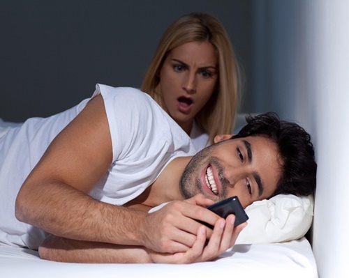 10 dấu hiệu cho thấy bạn đang bị lừa dối, phản bội