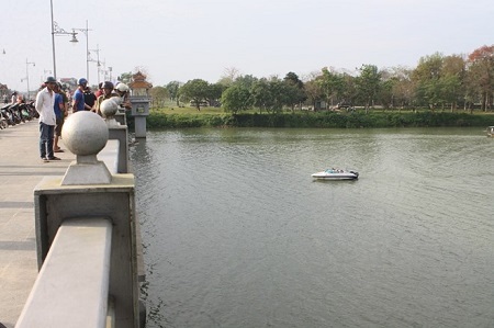 Dừng xe giữa cầu, nam thanh niên nhảy sông Hương tự tử