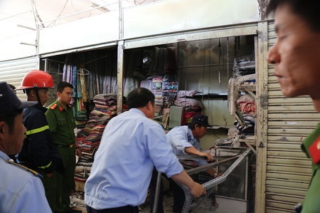 Cháy chợ Đà Lạt, hàng chục tiểu thương hoảng loạn