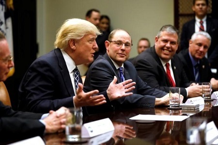 Nước Mỹ gặp nguy hiểm nếu ông Trump cắt giảm tài trợ của thành phố nhập cư?