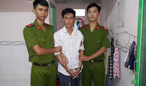 Bắt thanh niên siết cổ tài xế taxi, cướp tài sản sau 12 giờ gây án