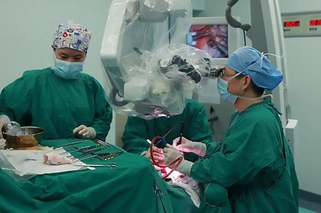 Chàng trai 19 tuổi bị ấu trùng 11cm kí sinh trong não suốt 2 năm