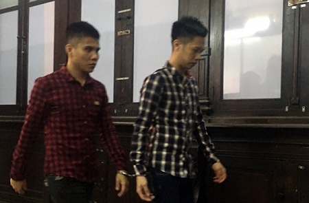 Xông vào trường đánh bảo vệ suýt chết, nhóm côn đồ lĩnh 44 năm tù