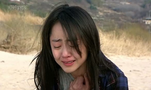 Con gái hận bố cả đời vì ngày giỗ mẹ bố vẫn vui vẻ bên cô bồ trẻ