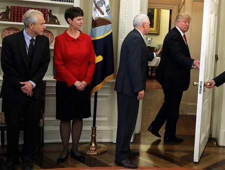 Ông Trump quên ký sắc lệnh sau khi thông báo ban hành tại Nhà Trắng