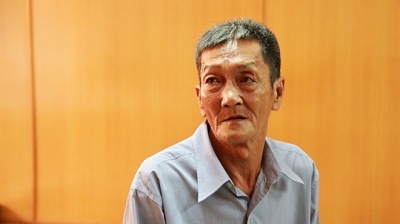 Ông lão lái xe ôm