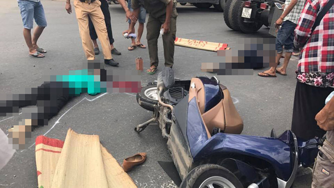 Va chạm với xe container, hai mẹ con tử vong tại chỗ