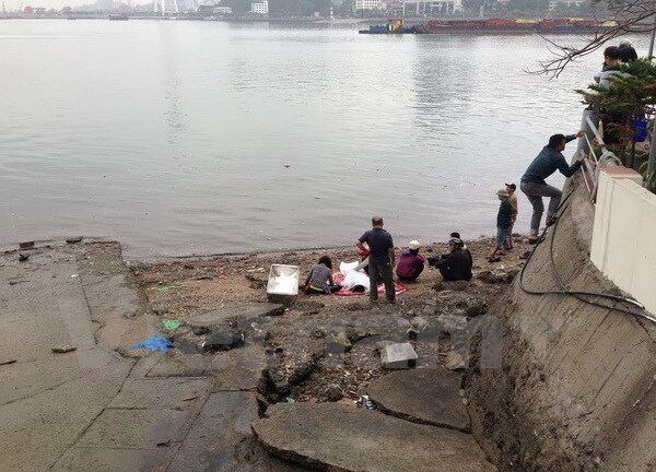 Mâu thuẫn với vợ, nam thanh niên nhảy cầu tự tử