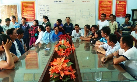 Cảnh sát nổ súng vây bắt trường gà “khủng” ở Nha Trang