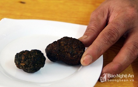 Mổ bụng dê, phát hiện vật thể lạ nghi 