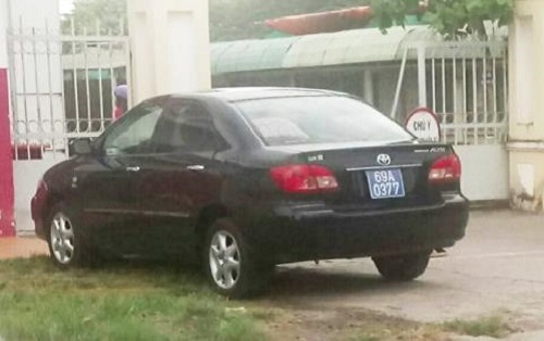 Sở TTTT Cà Mau yêu cầu báo cáo vụ chủ tịch huyện đi học bằng xe biển xanh