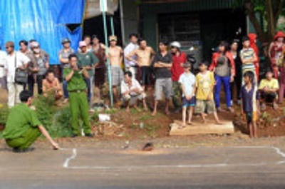 Bắt khẩn cấp hai thanh niên xông vào dãy trọ đâm tử vong một người