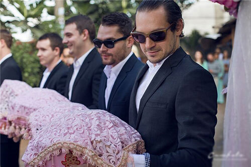 “Ngắm đã mắt” đội hình “500 anh em” trai Tây đẹp ngời ngời đi bê tráp