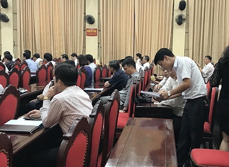 Hà Nội yêu cầu điểm danh, công khai tên cán bộ bỏ họp giữa chừng
