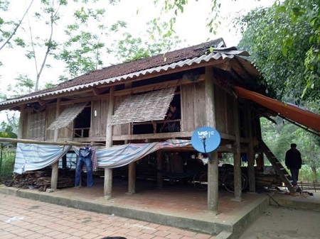 Nữ sinh lớp 7 bất ngờ sinh con khiến cả làng quê rúng động