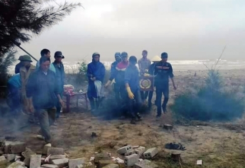 Người dân tá hỏa phát hiện thi thể không nguyên vẹn trôi dạt vào bờ biển