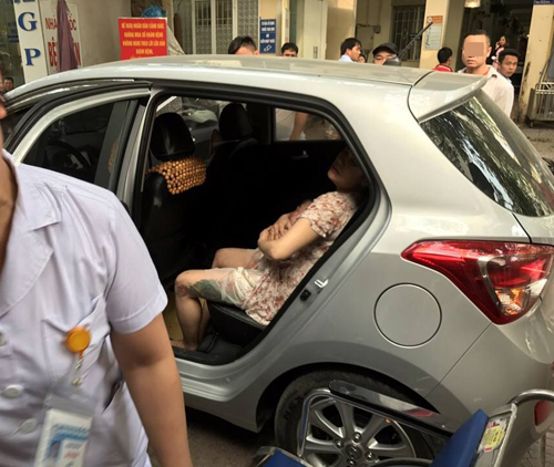 Hy hữu: Nhờ CSGT mở đường, một sản phụ sinh con thành công trên ô tô