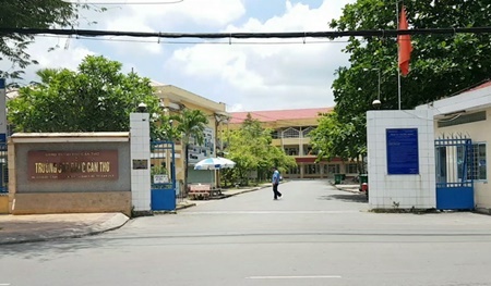 Hy hữu: Vào siêu thị mua sắm, giáo viên bị trộm mất 53 bài thi của sinh viên