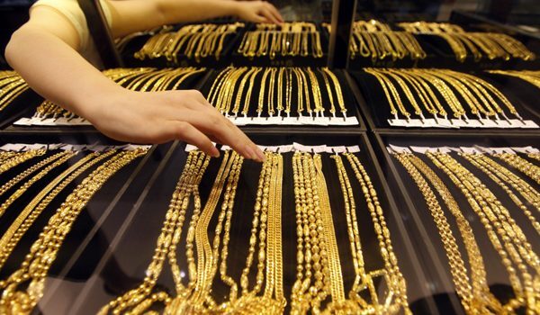 Giá vàng hôm nay 16/4: Vàng duy trì ở mức 37 triệu/lượng, diễn biến khó lường