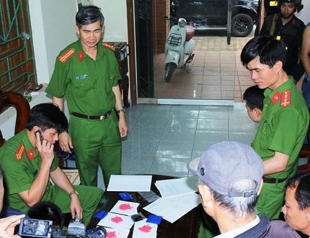 Thêm 7 đối tượng trong đường dây vận chuyển 12 bánh heroin và 41.600 viên ma túy bị bắt 