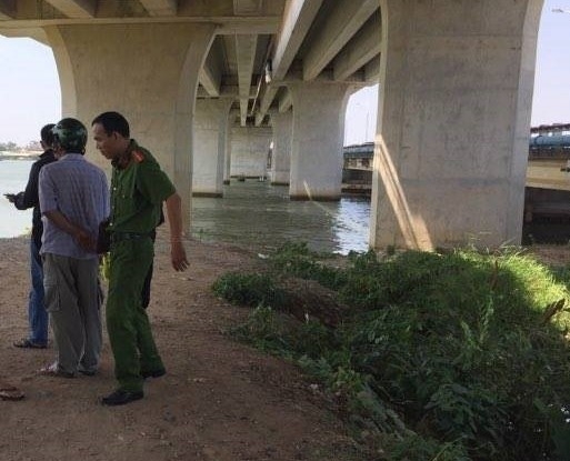 Đi câu cá, phát hiện thi thể người trôi nổi trên sông Đồng Nai