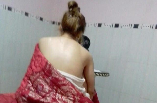 Bắt quả tang 2 nữ tiếp viên múa thoát y tại quán karaoke 