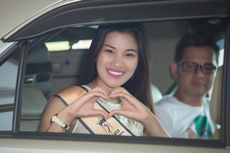 Nguyễn Thị Thành cười rạng rỡ, liên tục