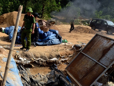 ​Đẩy đuổi hơn 150 “vàng tặc” khỏi mở vàng Bồng Miêu