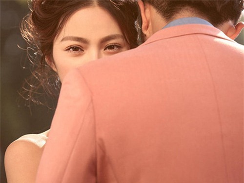 Lựa chọn khó khăn của cô gái ở xứ người: Chọn chàng trai giàu bản xứ hay lấy chàng nghèo người  Việt